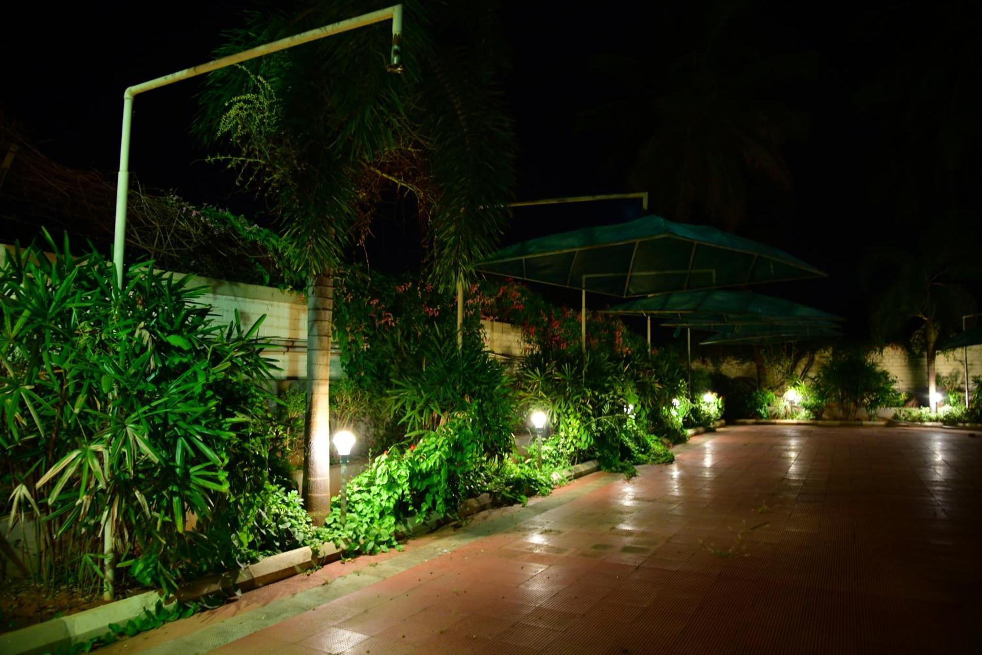 Nijaguna Resorts Chāmrājnagar Esterno foto