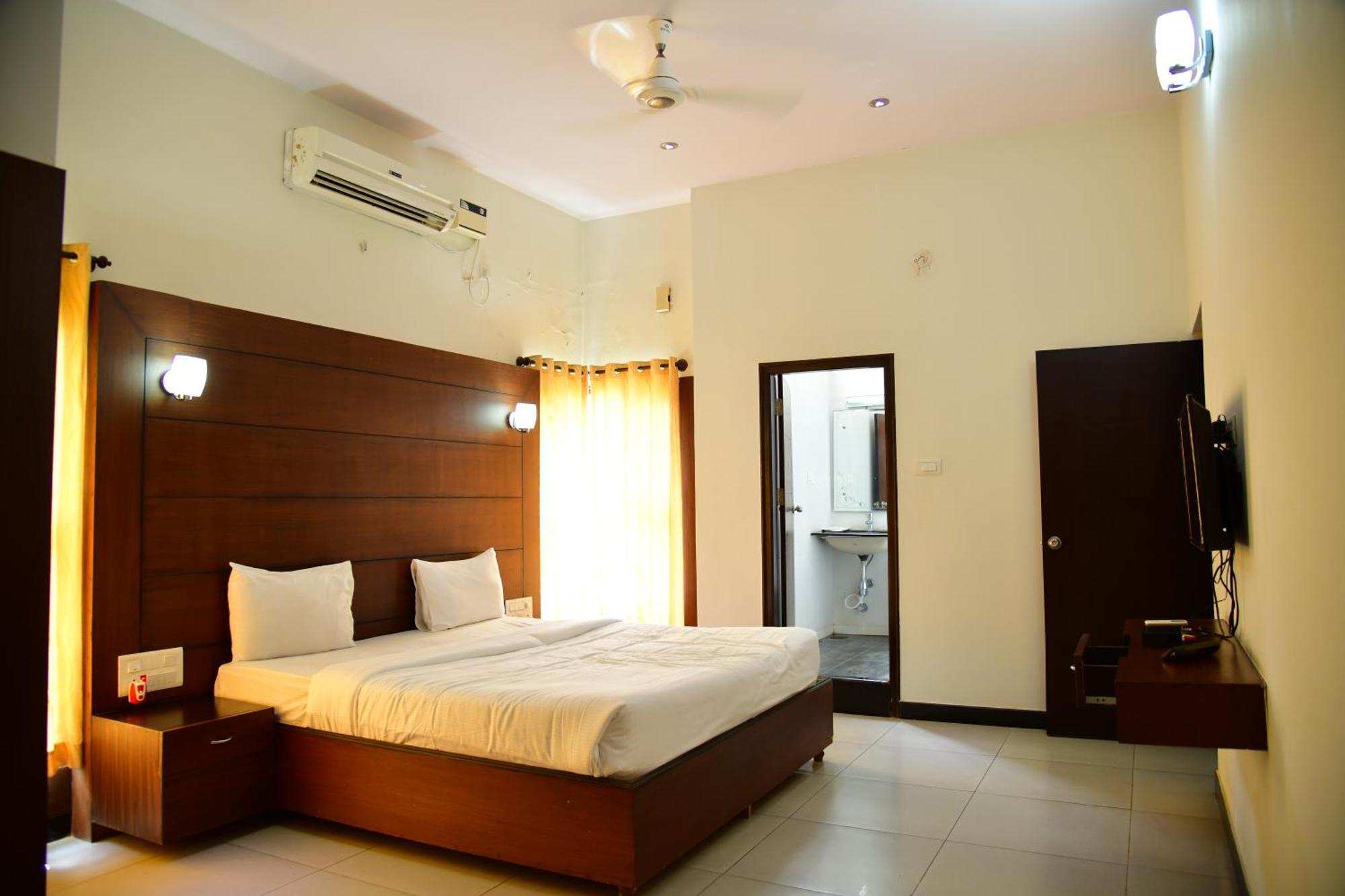 Nijaguna Resorts Chāmrājnagar Esterno foto