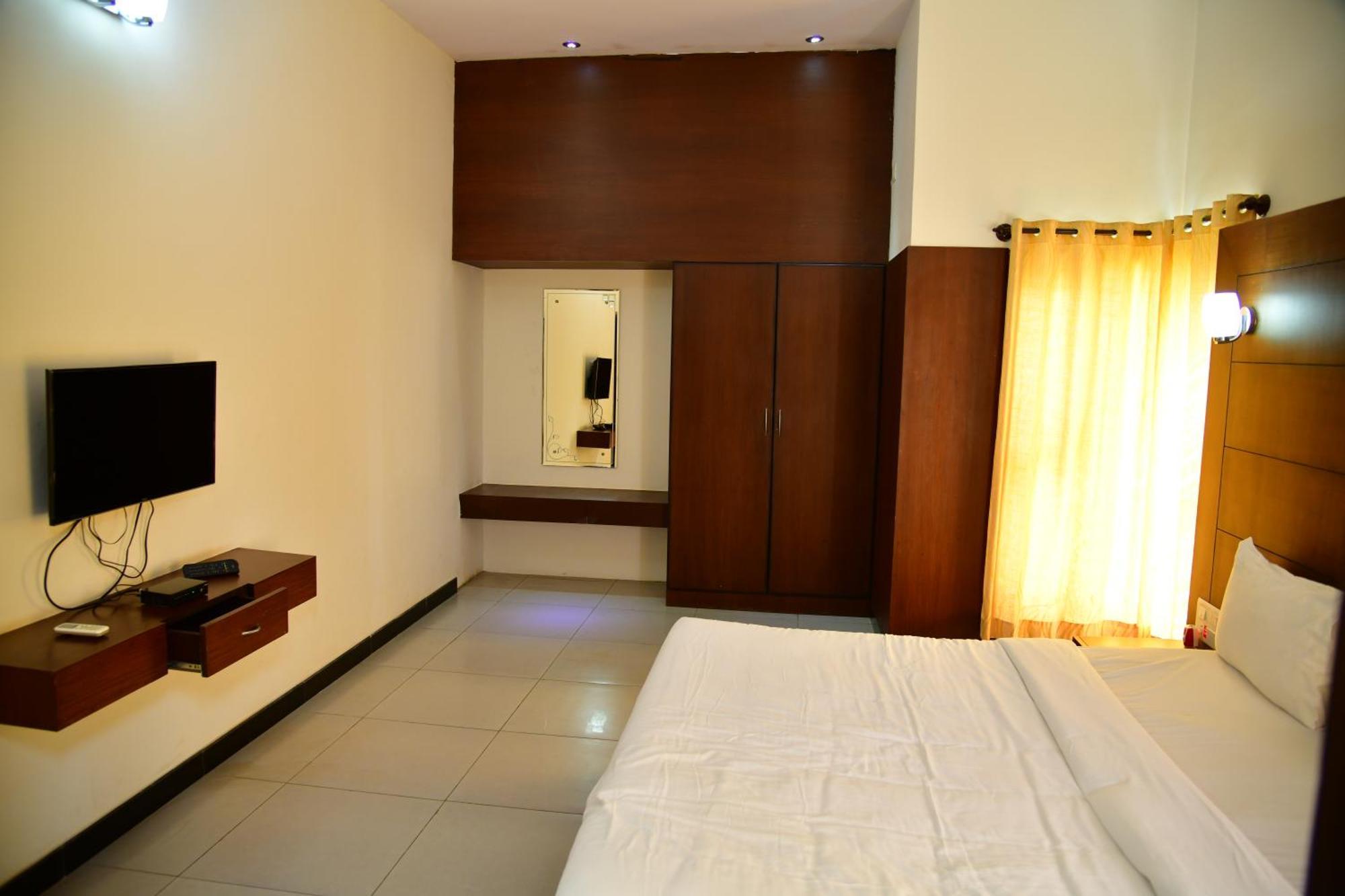 Nijaguna Resorts Chāmrājnagar Esterno foto