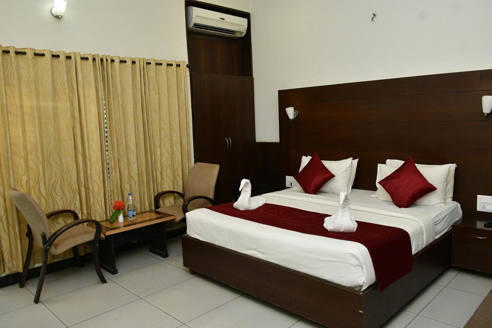Nijaguna Resorts Chāmrājnagar Esterno foto