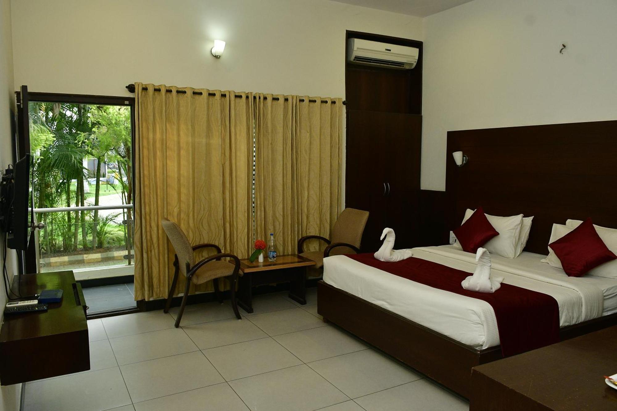 Nijaguna Resorts Chāmrājnagar Esterno foto