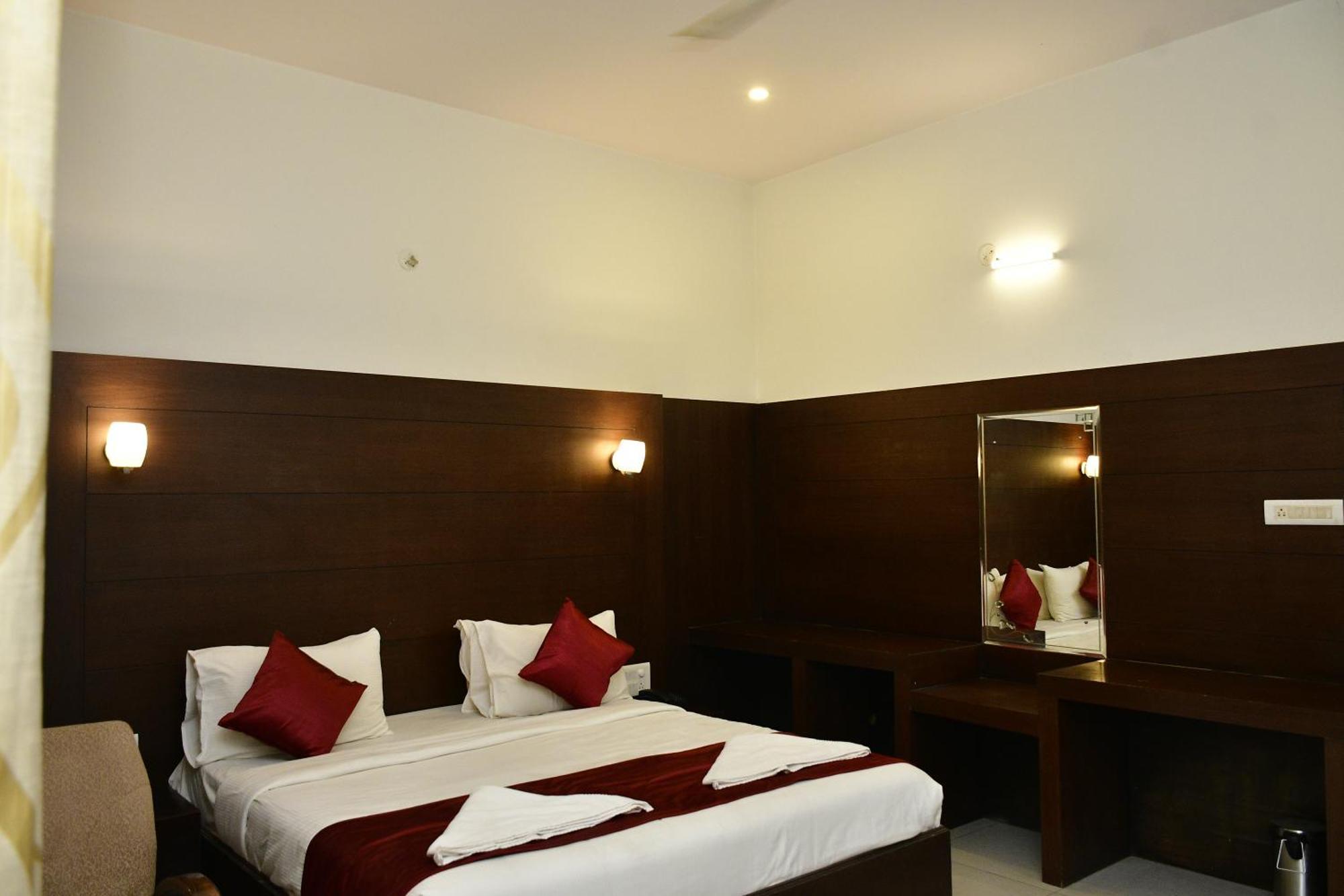 Nijaguna Resorts Chāmrājnagar Esterno foto